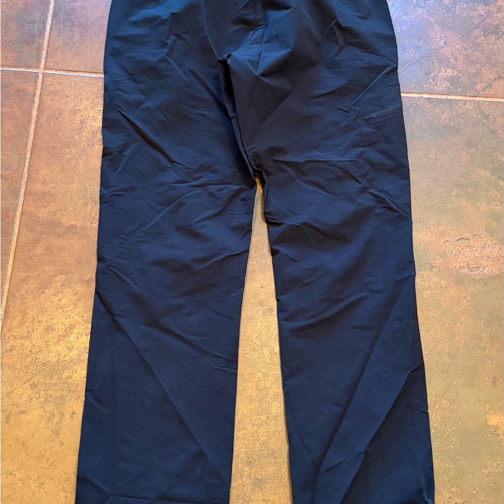 Patagonia Women’s Black pant - Picture 2 of 6